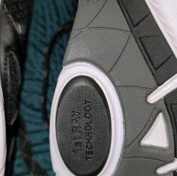 Vionic never worn size 8 tennis shoe - Picture 3 of 7